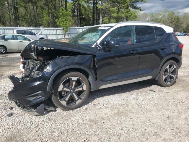 Фото 1 - VOLVO XC40