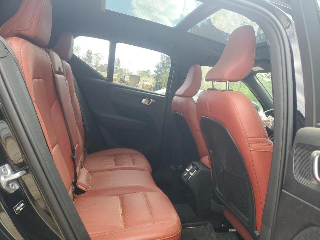 Фото 10 - VOLVO XC40