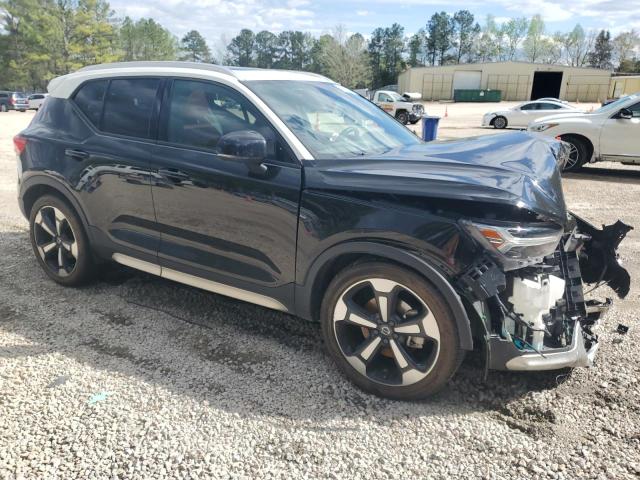 Фото 4 - VOLVO XC40