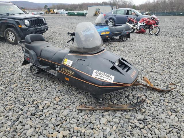 SKI-DOO SNOWMOBILE 1987