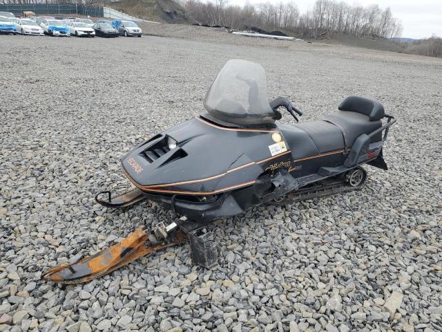 SKI-DOO SNOWMOBILE 1987