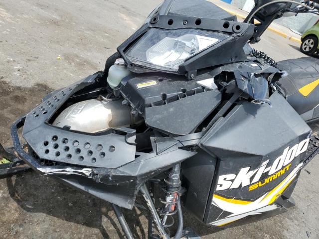 SKI-DOO SUMIT 2012