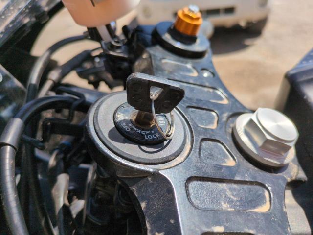 Фото 8 - YAMAHA YZFR7