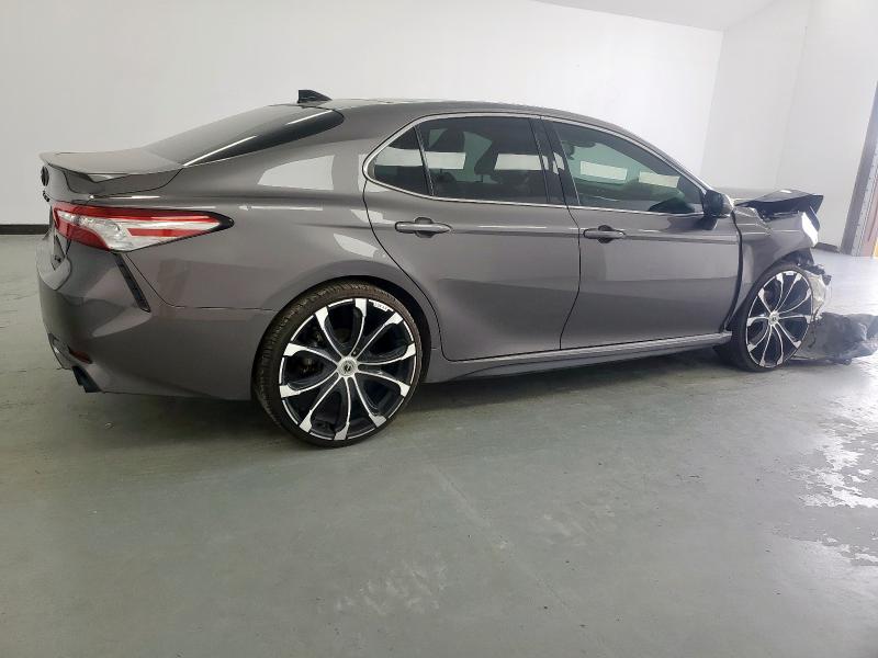 Фото 3 - TOYOTA CAMRY