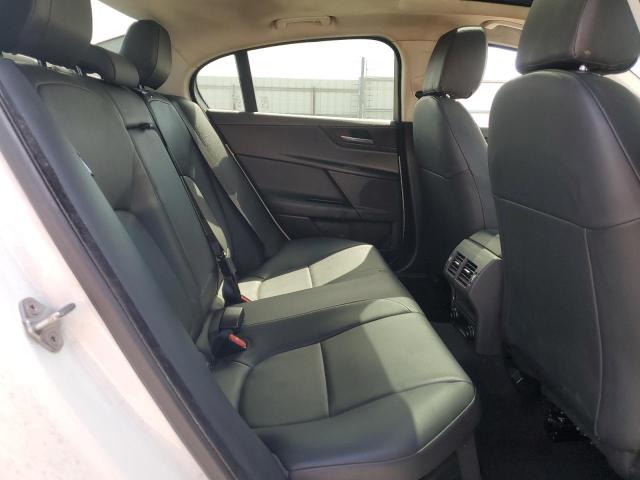 Фото 10 - JAGUAR XE