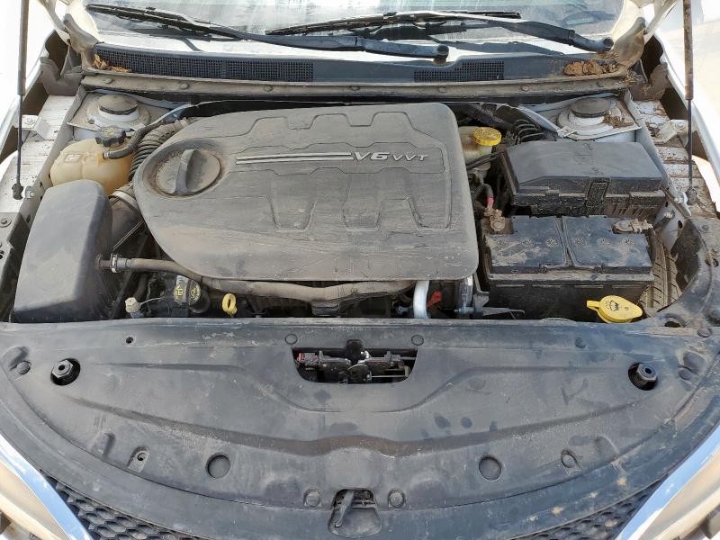 Фото 11 - CHRYSLER 200