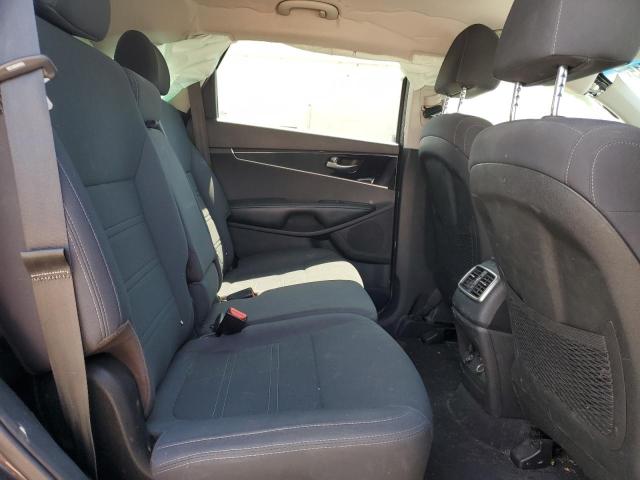 Фото 11 - KIA SORENTO