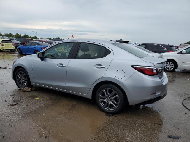 Фото 2 - TOYOTA YARIS