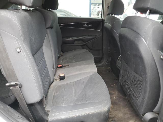 Фото 10 - KIA SORENTO