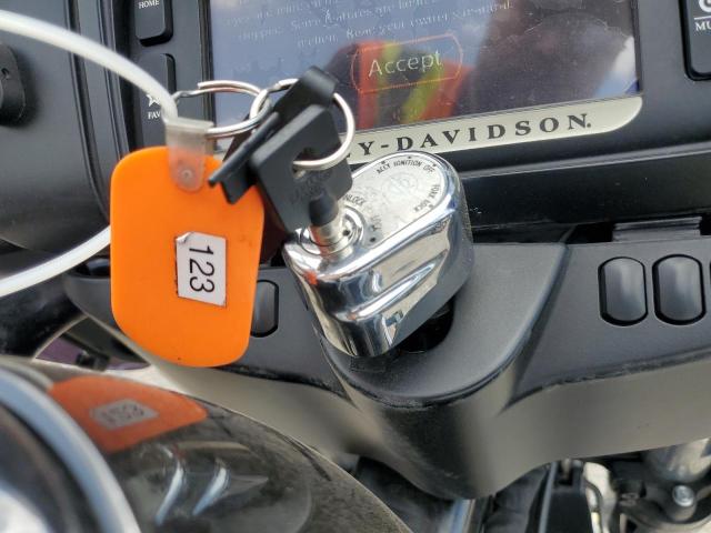 HARLEY-DAVIDSON FL 2016