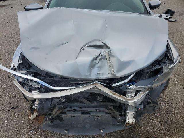 Фото 11 - CHRYSLER 200