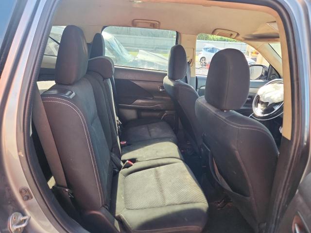 Фото 10 - MITSUBISHI OUTLANDER