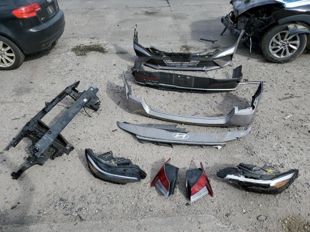 Фото 12 - HYUNDAI ELANTRA