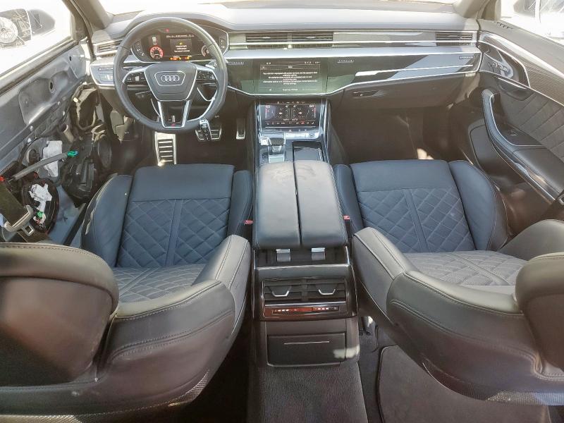 Фото 8 - AUDI S8