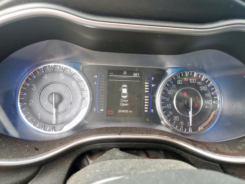 Фото 9 - CHRYSLER 200