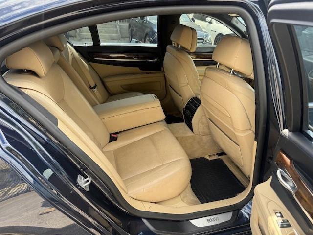 Фото 11 - BMW 7 SERIES