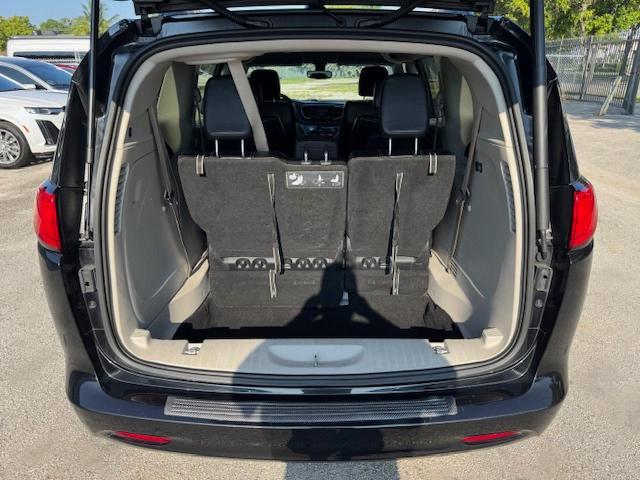 CHRYSLER MINIVAN 2020 VIN 2C4RC1DG7LR163251