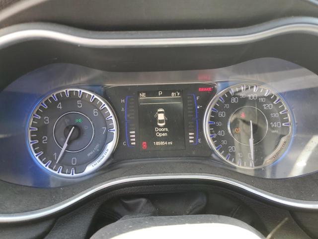 Фото 9 - CHRYSLER 200