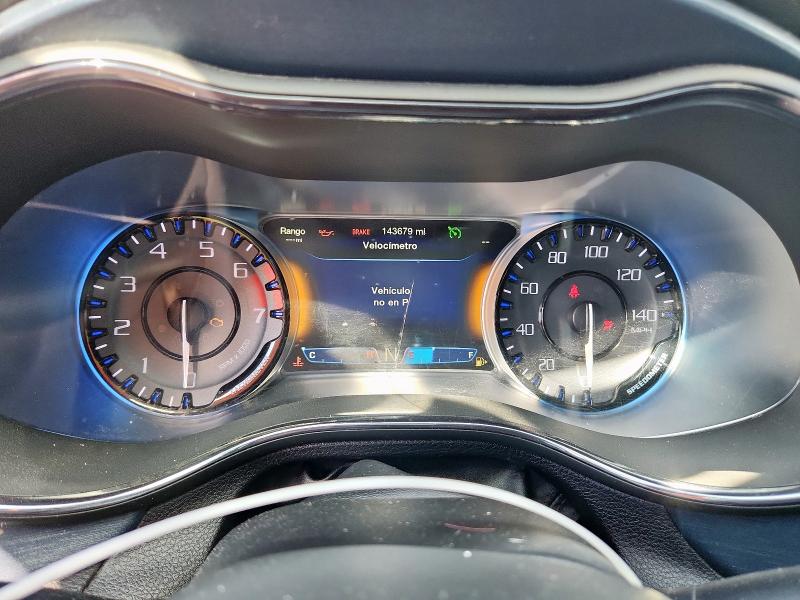 Фото 9 - CHRYSLER 200