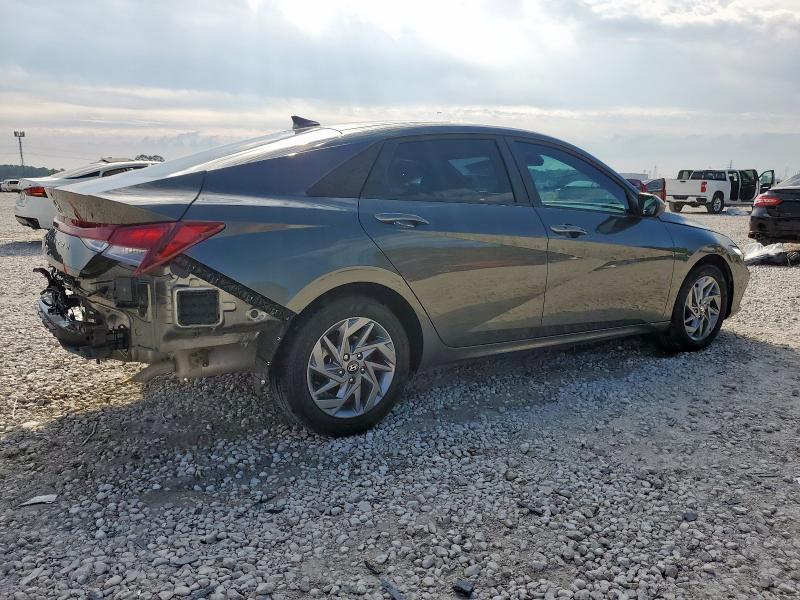 Фото 3 - HYUNDAI ELANTRA