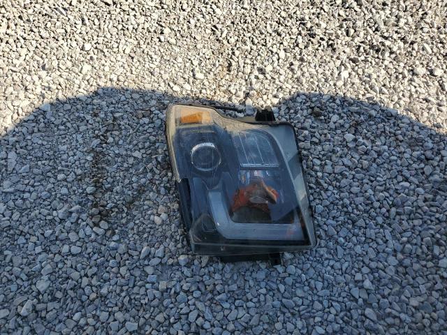 Фото 13 - NISSAN TITAN