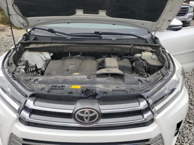 Фото 11 - TOYOTA HIGHLANDER