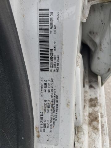 Фото 12 - CHRYSLER 200