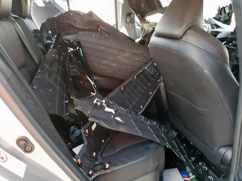 Фото 10 - TOYOTA C-HR