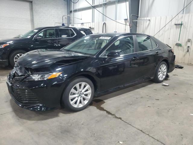 Фото 1 - TOYOTA CAMRY