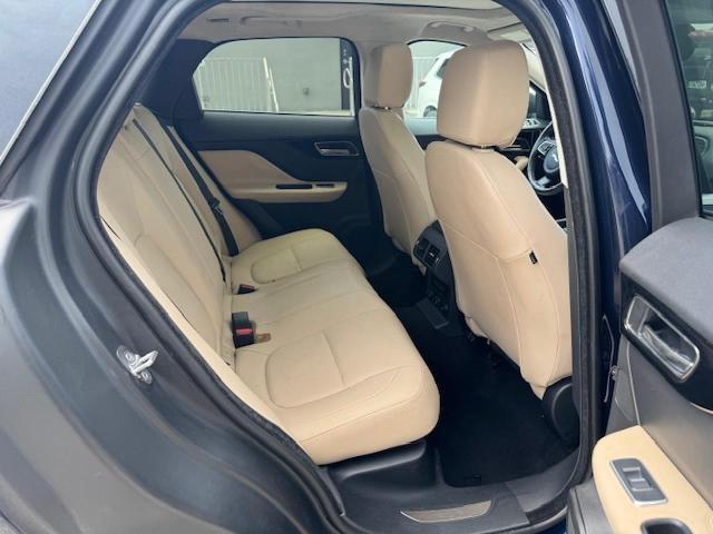 Фото 11 - JAGUAR F-PACE