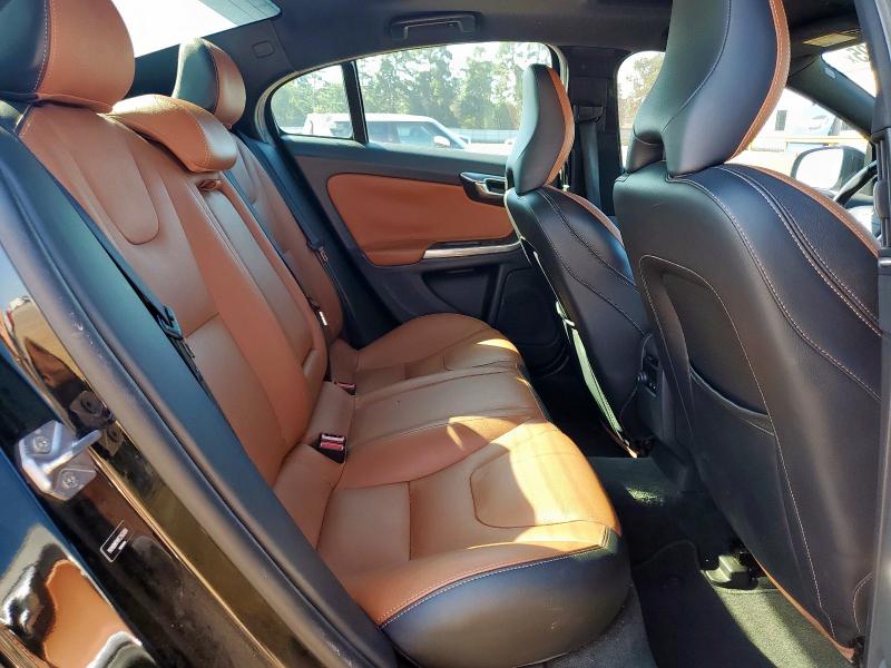 Фото 10 - VOLVO S60