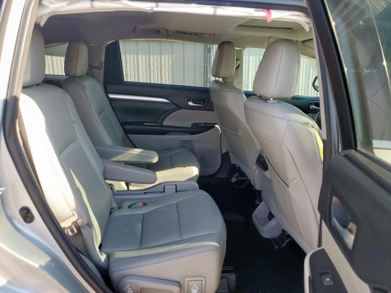 Фото 11 - TOYOTA HIGHLANDER