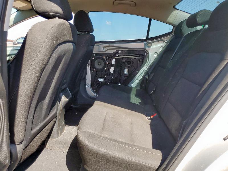 Фото 10 - HYUNDAI ELANTRA