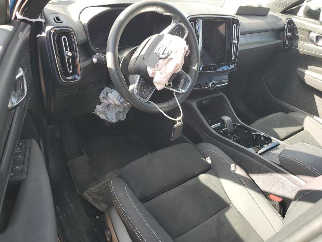 Фото 8 - VOLVO XC40