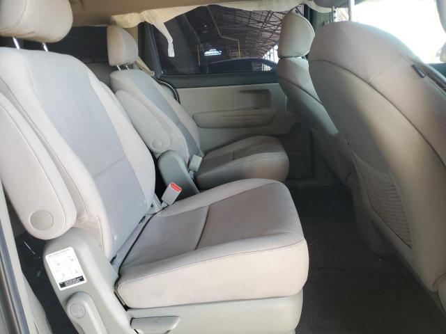 Фото 11 - KIA SEDONA