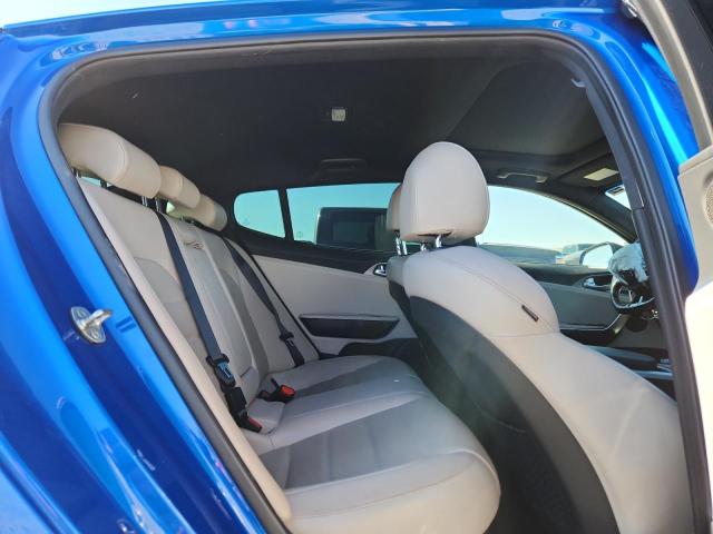 Фото 10 - KIA STINGER