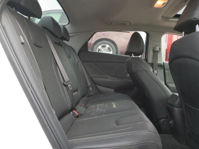 Фото 10 - HYUNDAI ELANTRA