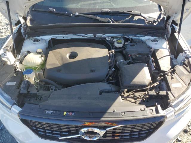 Фото 12 - VOLVO XC40