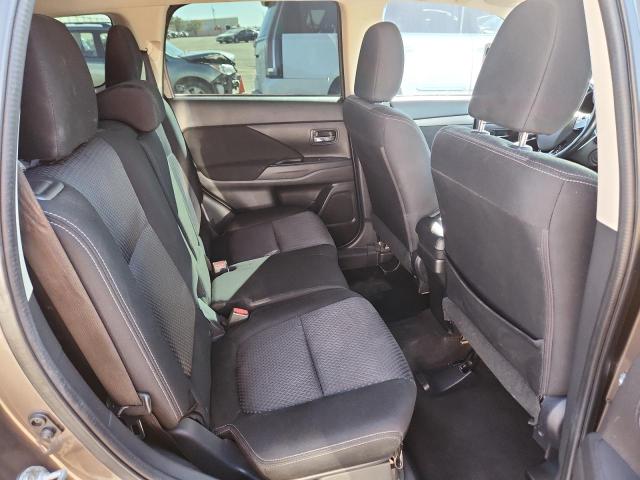 Фото 11 - MITSUBISHI OUTLANDER