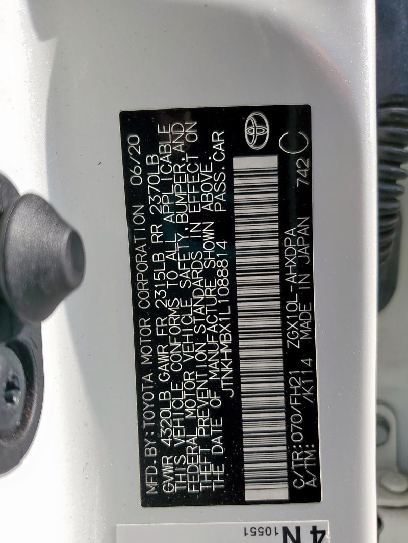 Фото 12 - TOYOTA C-HR