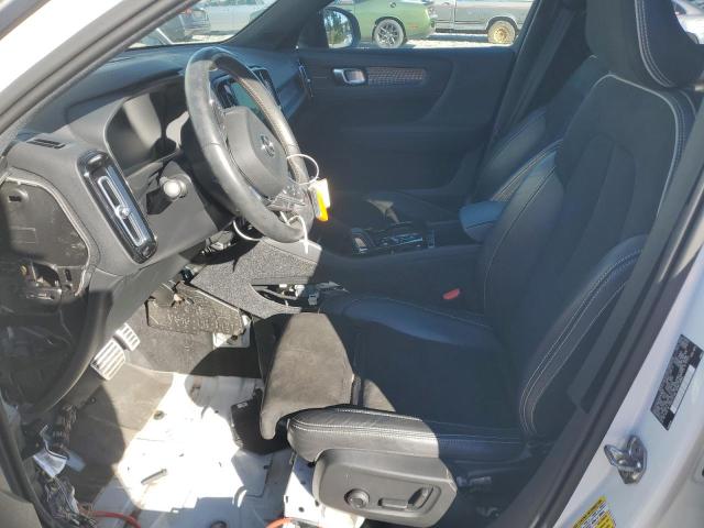 Фото 7 - VOLVO XC40