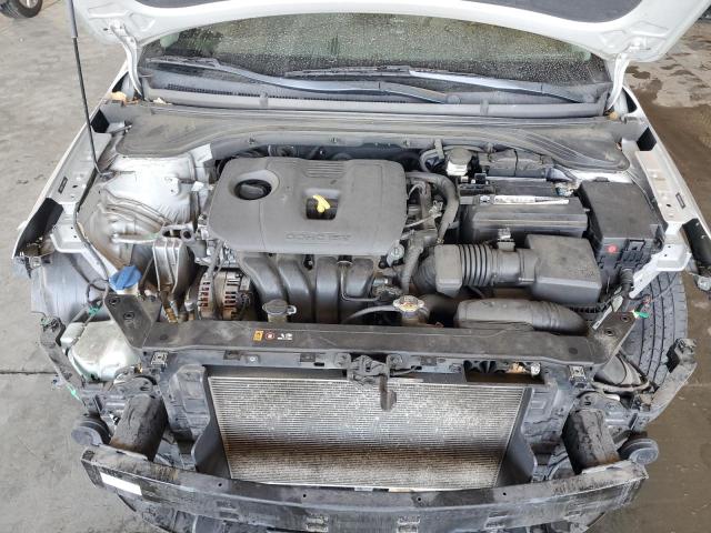 Фото 11 - HYUNDAI ELANTRA