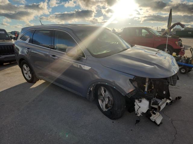 Фото 4 - KIA SORENTO