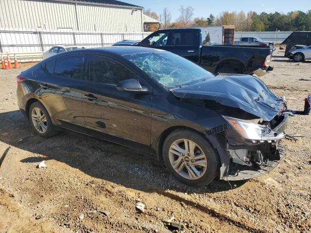 Фото 4 - HYUNDAI ELANTRA