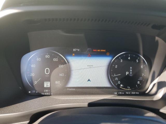 Фото 9 - VOLVO XC40