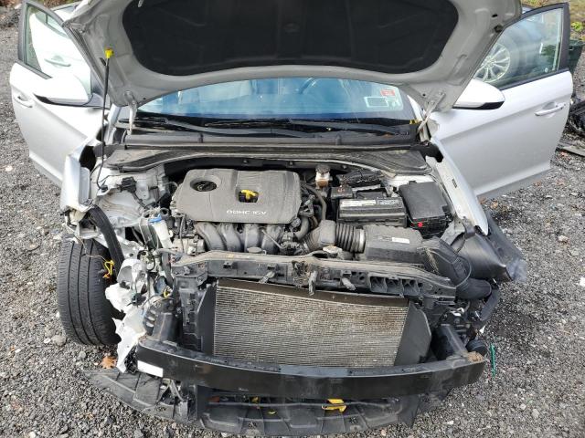 Фото 11 - HYUNDAI ELANTRA