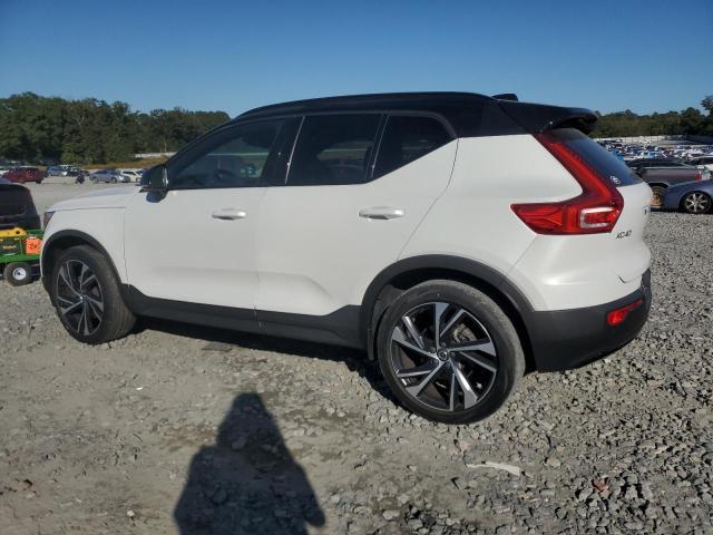 Фото 2 - VOLVO XC40