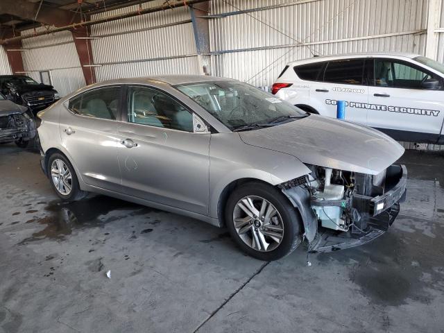 Фото 4 - HYUNDAI ELANTRA