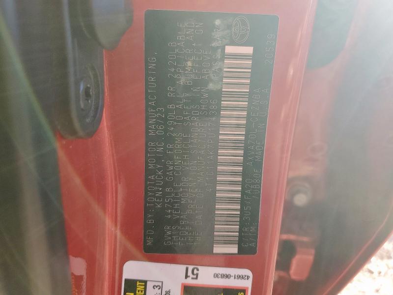 Фото 13 - TOYOTA CAMRY