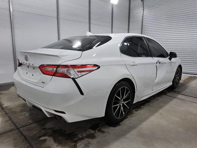 Фото 3 - TOYOTA CAMRY